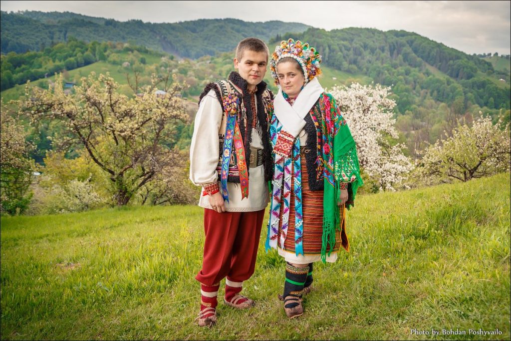 Гуцульські молоді "кнєзь" та "кнєгиня" (фото Богдан Пошивайло)