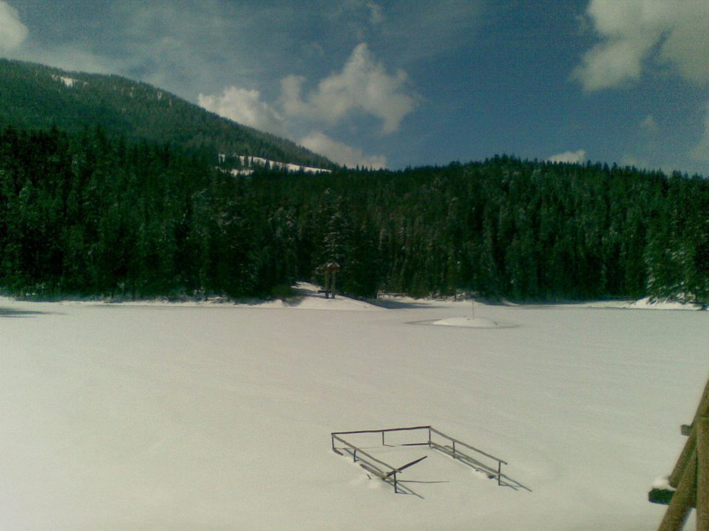 Озеро Синевир замерзло. Вербна Неділя 2015 року