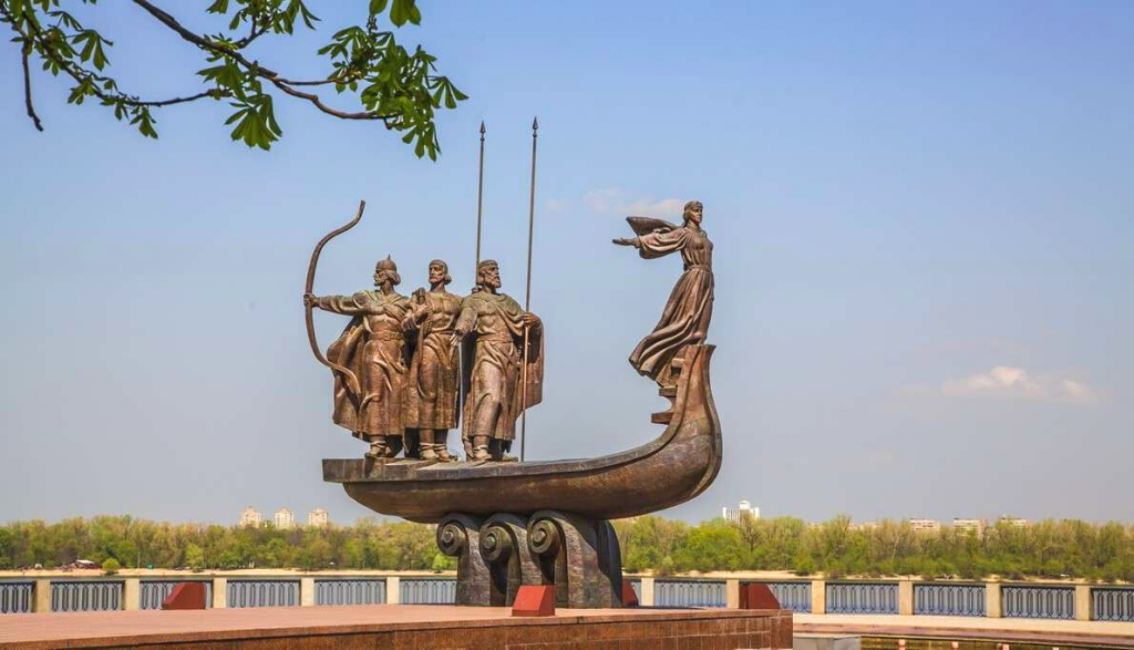 Kyiv'in kurucuları için anıt