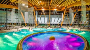 Словаччина. Термальні басейни ''AquaCity''