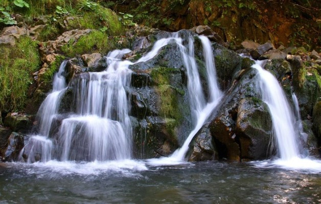 Kamianka. Cascade of waterfalls on Kamianka river