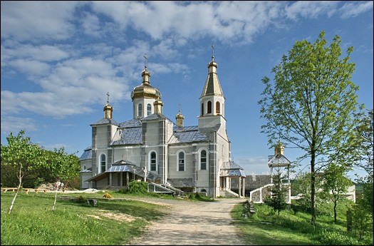 Бороняво. Благовещенский василианский монастырь