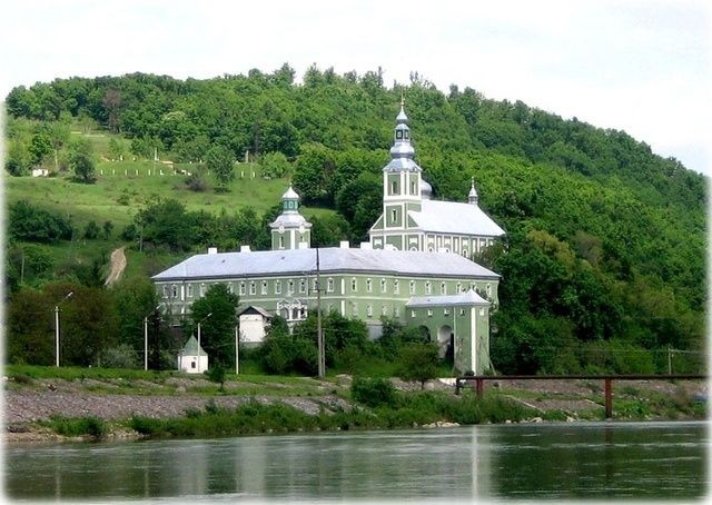 Мукачево. Женский православный Николаевский монастырь (XIV в.)